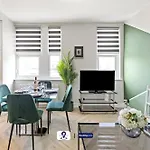 Last-Minute Escapes ! Limited Time L Lavender Hill L Exclusive Deal On 2 Bedroom, High Spec Luxury Flat By Finesse Stays Short Lets & Serviced Accommodation London With Free Wifi