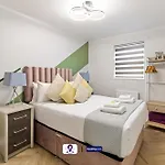 Last-Minute Escapes ! Limited Time L Lavender Hill L Exclusive Deal On 2 Bedroom, High Spec Luxury Flat By Finesse Stays Short Lets & Serviced Accommodation London With Free Wifi
