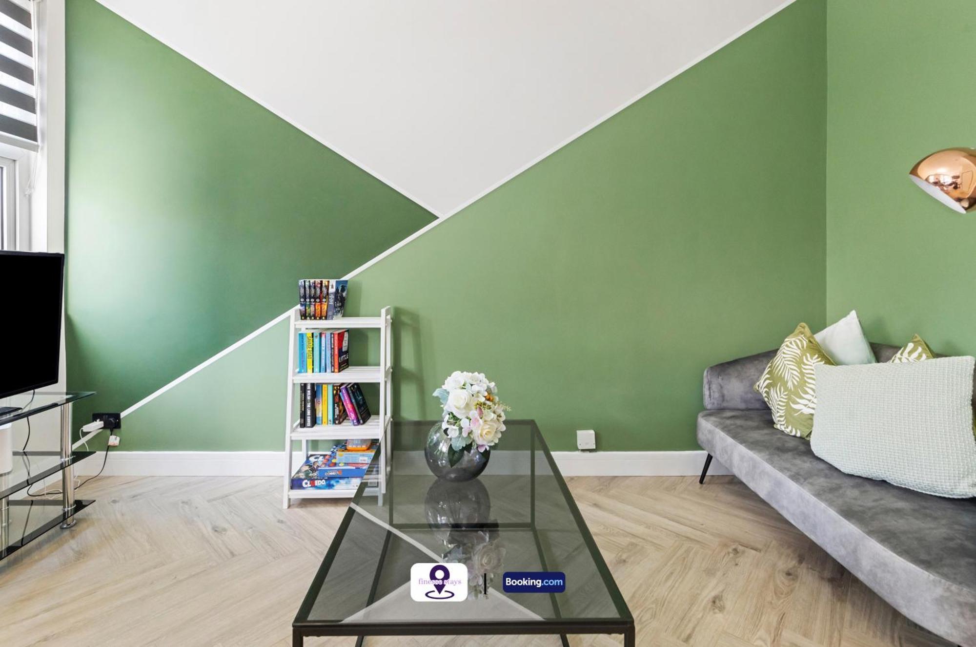 Last-minute Escapes ! Limited Time L Exclusive On 2 Bedroom, High Spec Luxury Flat By Finesse Short Lets & Serviced With Free Wifi * London