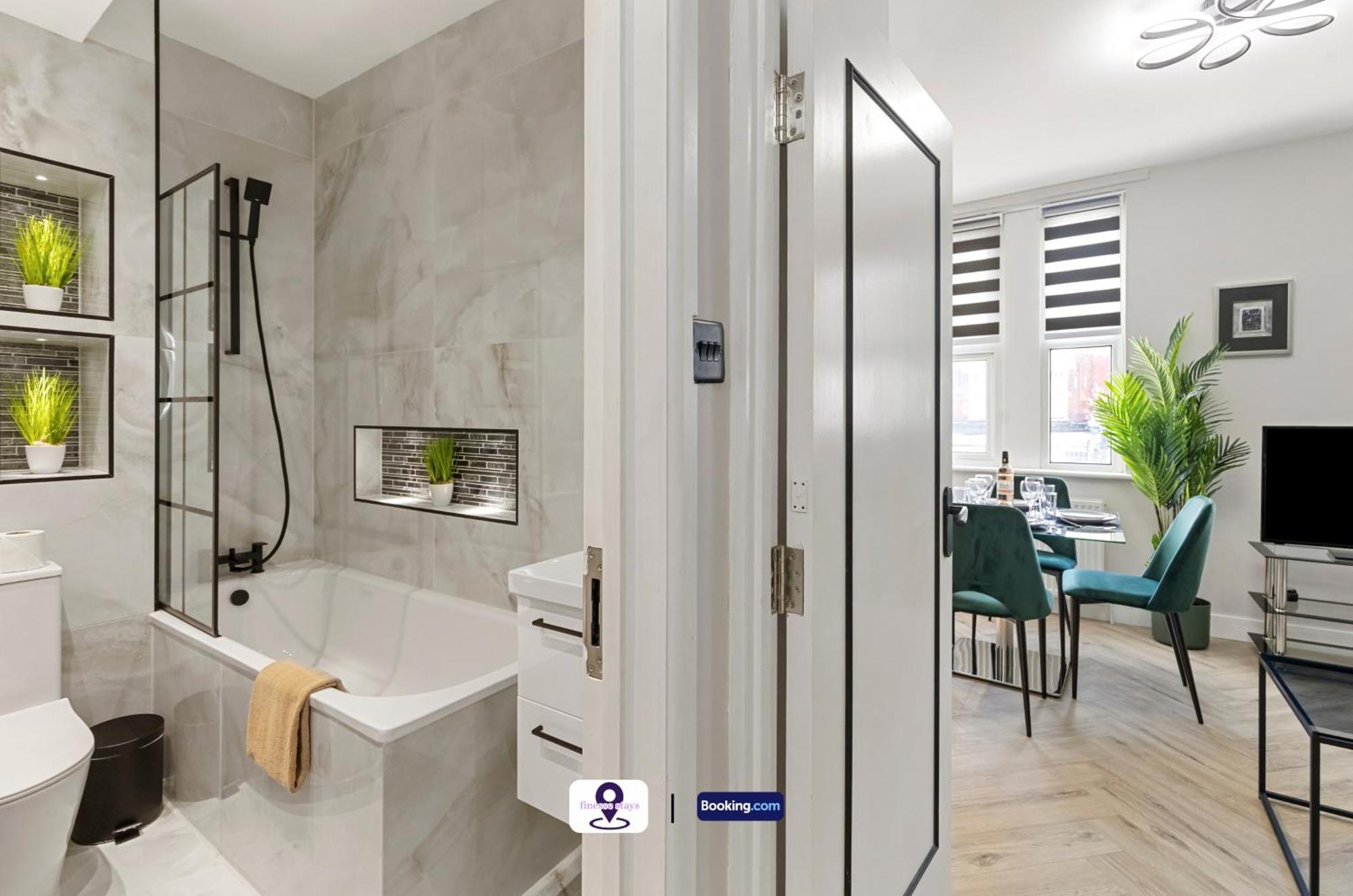 Last-minute Escapes ! Limited Time L Exclusive On 2 Bedroom, High Spec Luxury Flat By Finesse Short Lets & Serviced With Free Wifi *