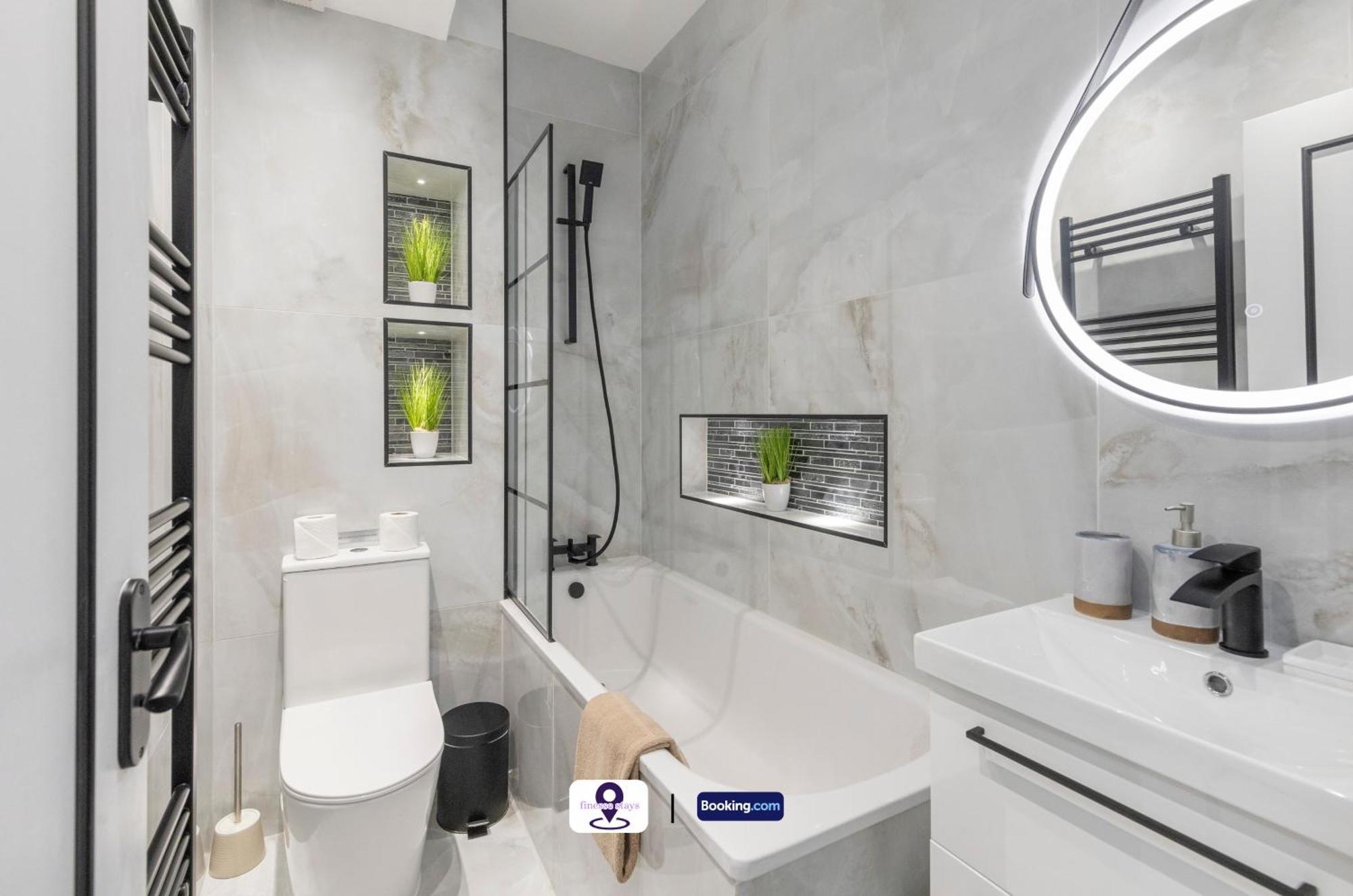 Last-minute Escapes ! Limited Time L Exclusive On 2 Bedroom, High Spec Luxury Flat By Finesse Short Lets & Serviced With Free Wifi * London